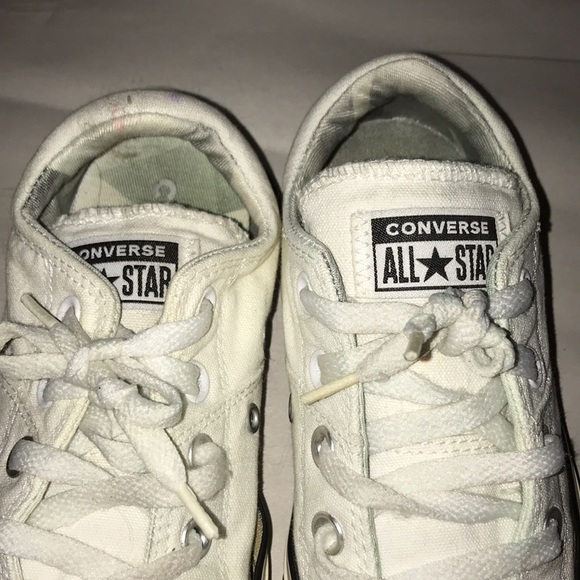 Women’s Low Top White Converse Size 6 - Picture 9 of 12